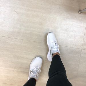 Meet your Posher, Elysia